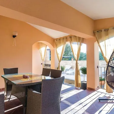 Apartment Damir 2 By Guide Galizana