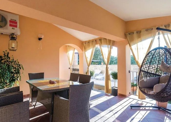 Apartment Damir 2 By Guide Galizana