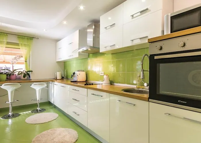 Apartment Damir 2 By Guide Galizana