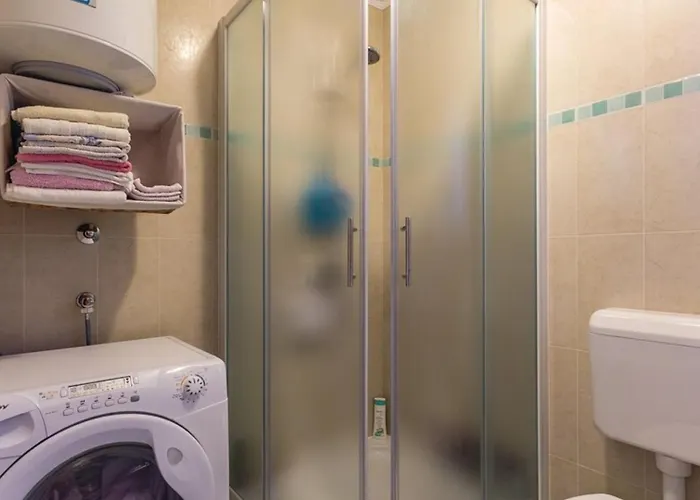 Apartment Damir 2 By Guide